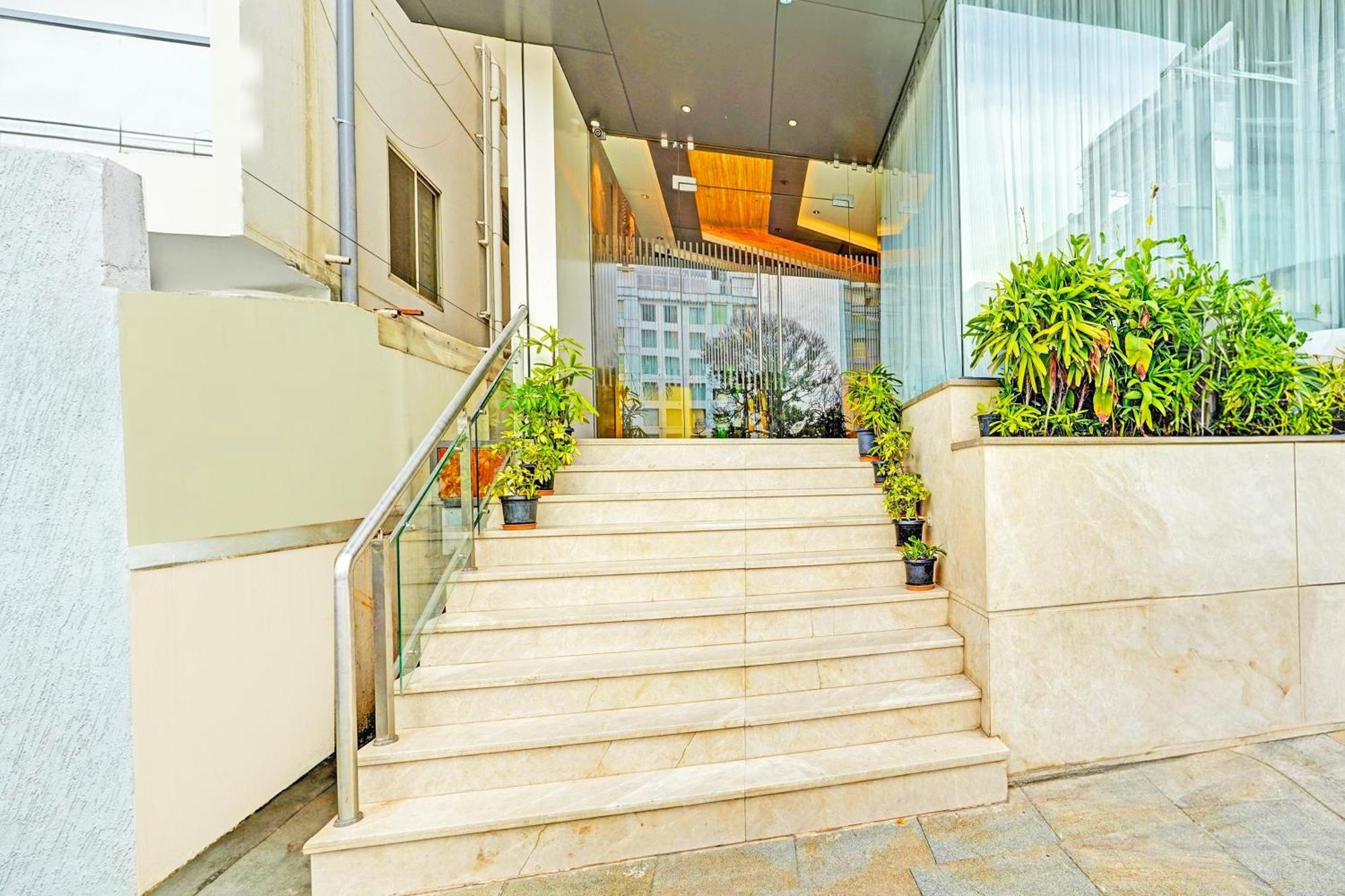 Super Townhouse Indiranagar 호텔 벵갈루루 외부 사진