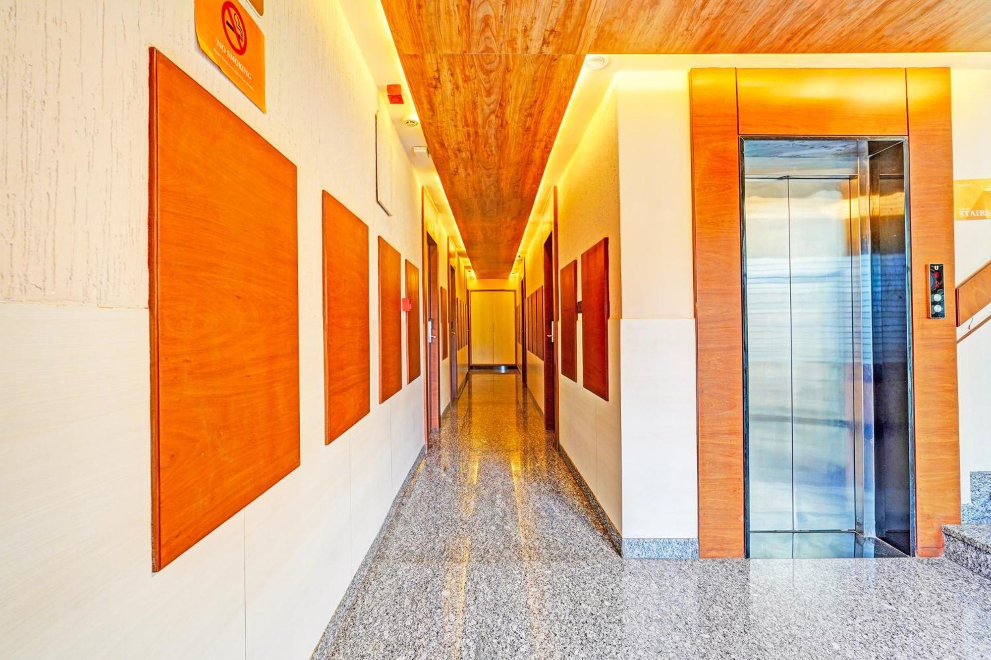 Super Townhouse Indiranagar 호텔 벵갈루루 외부 사진