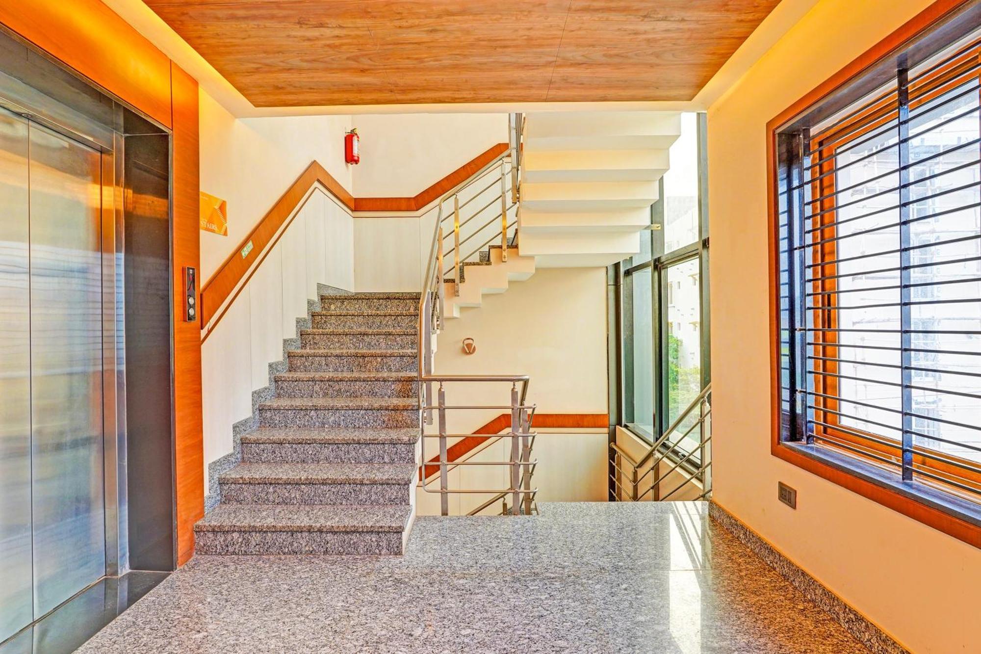Super Townhouse Indiranagar 호텔 벵갈루루 외부 사진