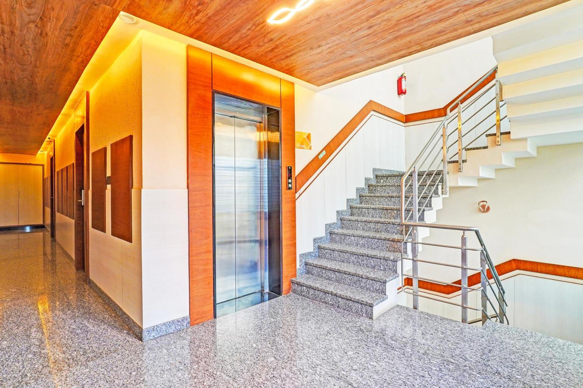 Super Townhouse Indiranagar 호텔 벵갈루루 외부 사진
